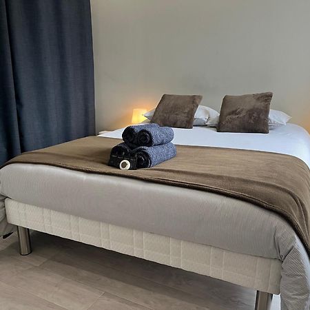 Le Logis Cantilien Lamorlaye-Chantilly Bagian luar foto