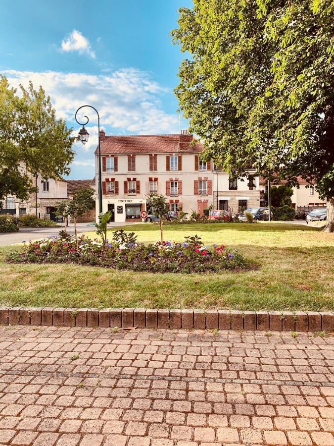 Le Logis Cantilien Lamorlaye-Chantilly Bagian luar foto