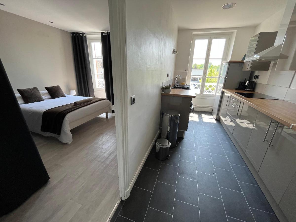 Le Logis Cantilien Lamorlaye-Chantilly Bagian luar foto