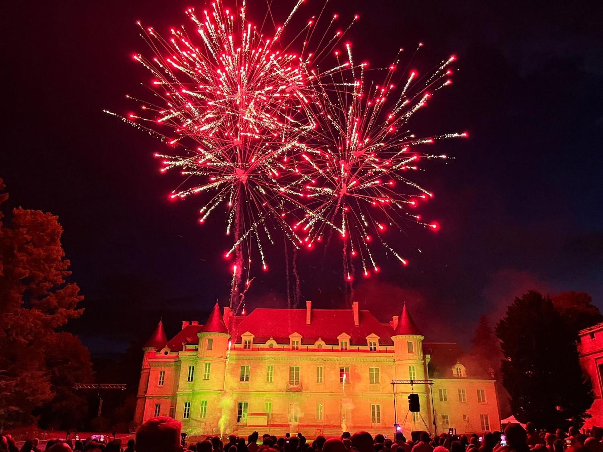 Le Logis Cantilien Lamorlaye-Chantilly Bagian luar foto
